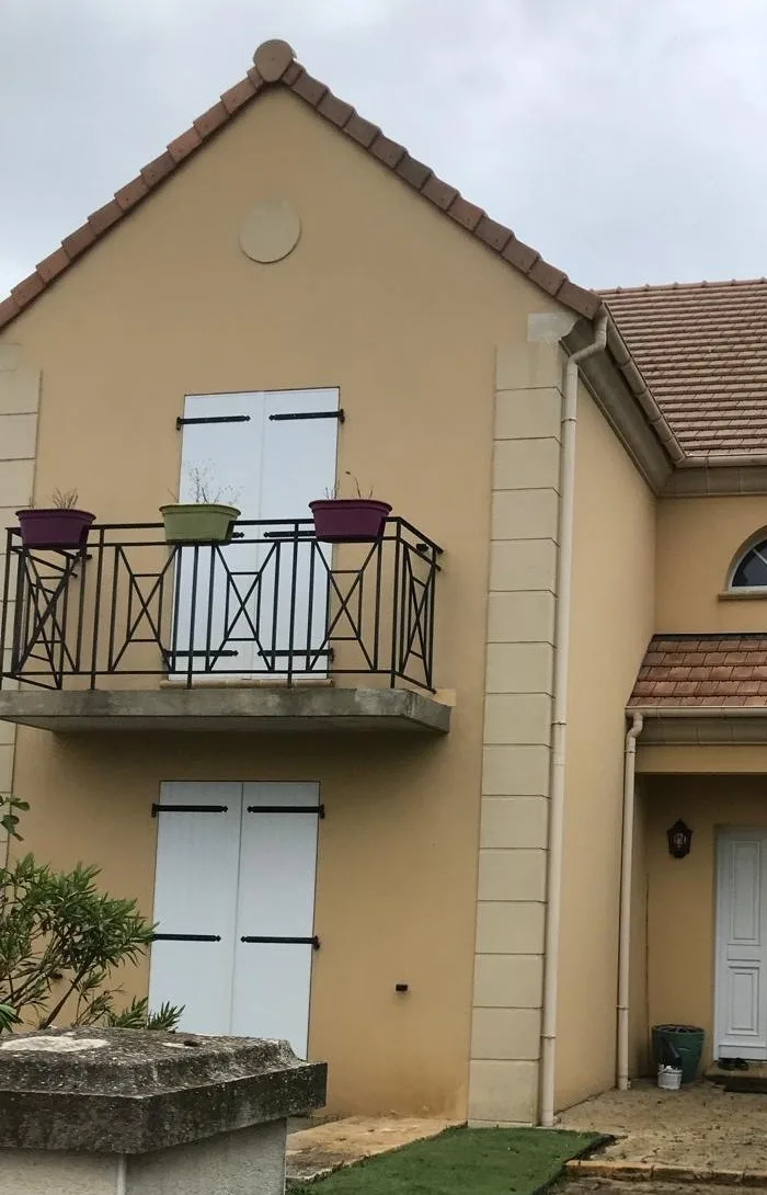 Réalisation : Pignon et balcon — Toiture et façade